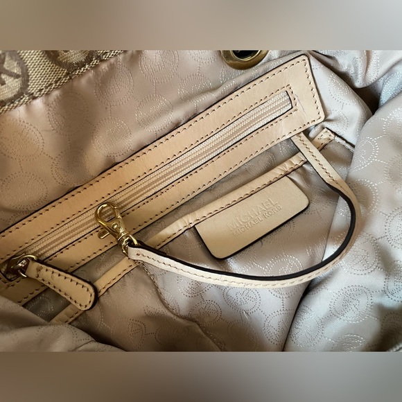 Michael Kors Logo Tote - Picture 4 of 7